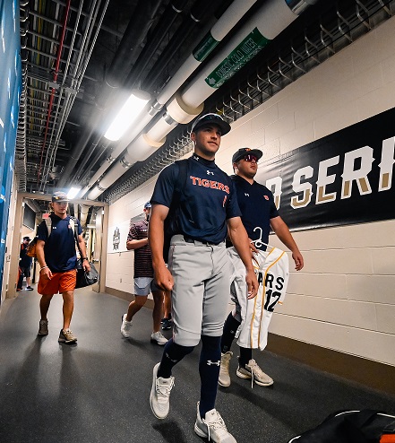 Auburn players in the tunnel